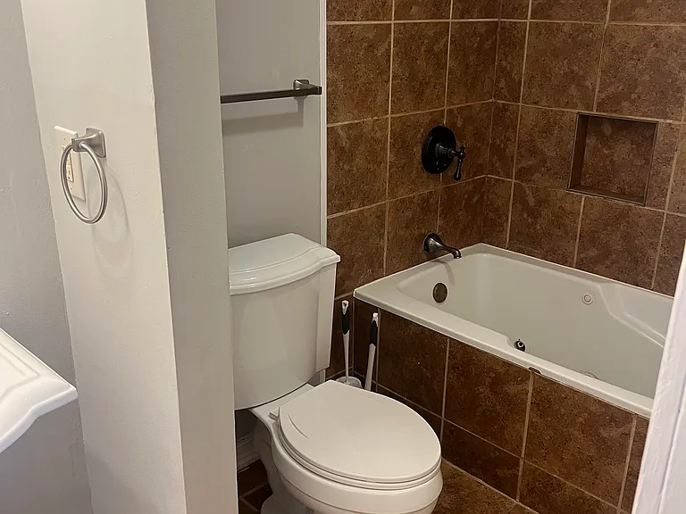 2505 W Broad St #111 — Photo 8
