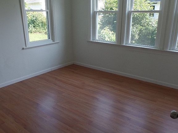5th image of 330 Berkley Ave Unit 1