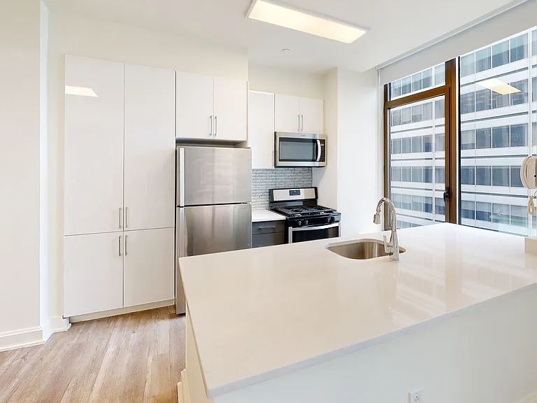 10 Hanover Square — Photo 145