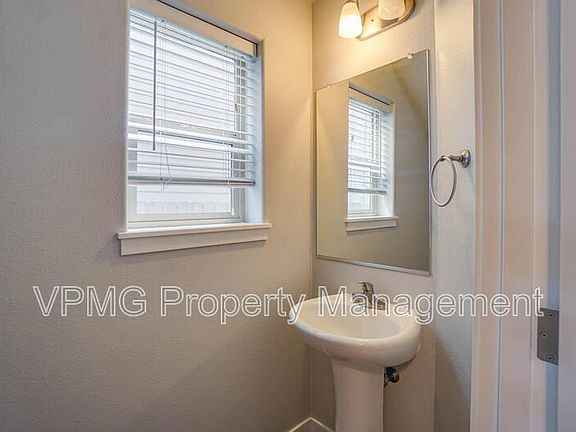 3rd image of 6117 NE 105th Ave