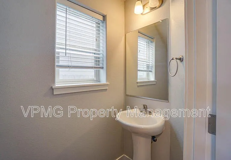 6117 NE 105th Ave — Photo 3