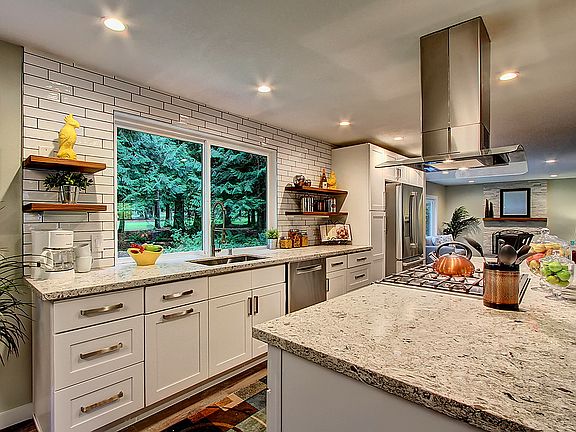 5th image of 3306 Sahalee Dr W