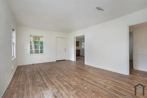 3 bed, 1084 sqft, $1,050 — Photo 2