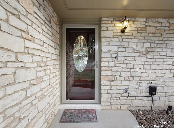 4th image of 8814 Canyon Crest Dr