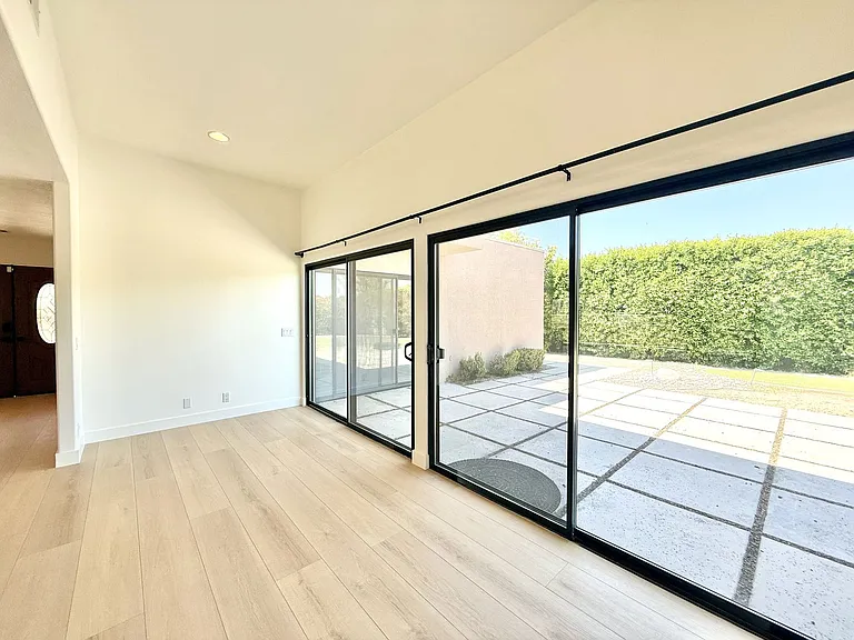 42755 Santiago Pl — Photo 11