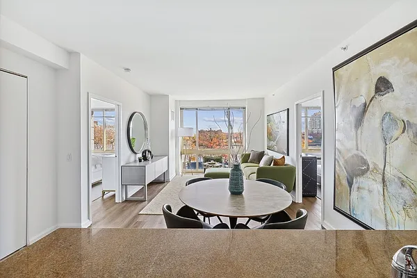 Rented by Greystar | media 4