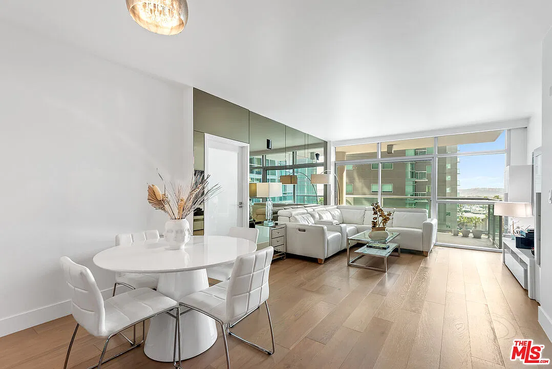2 bed, 2.5 bath, 1431 sqft, $7,495 — Photo 4