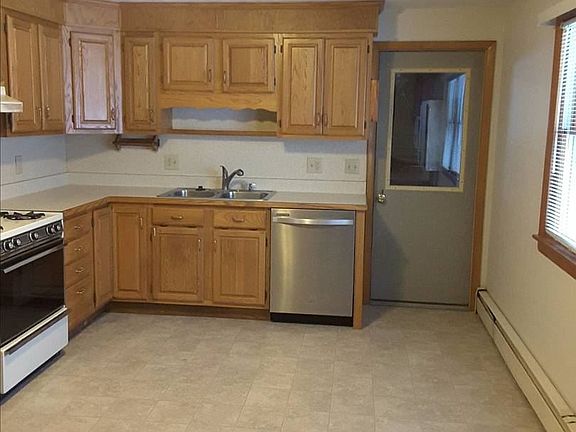 4th image of 33 Greenway Dr