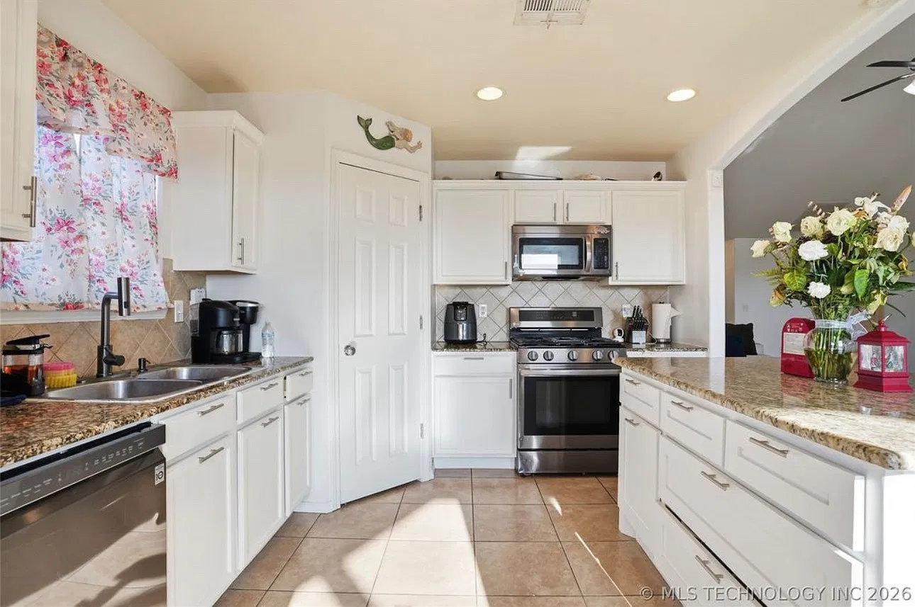 3 bed, 1357 sqft, $1,890 — Photo 4