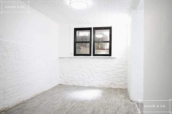 Rented by Grand & Co. | media 5