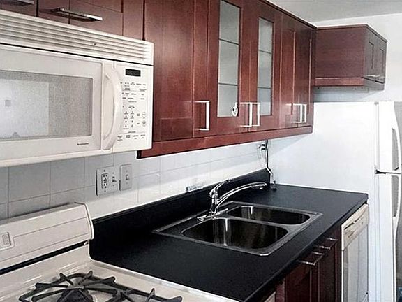 5th image of 2100 Linwood Ave APT 8A