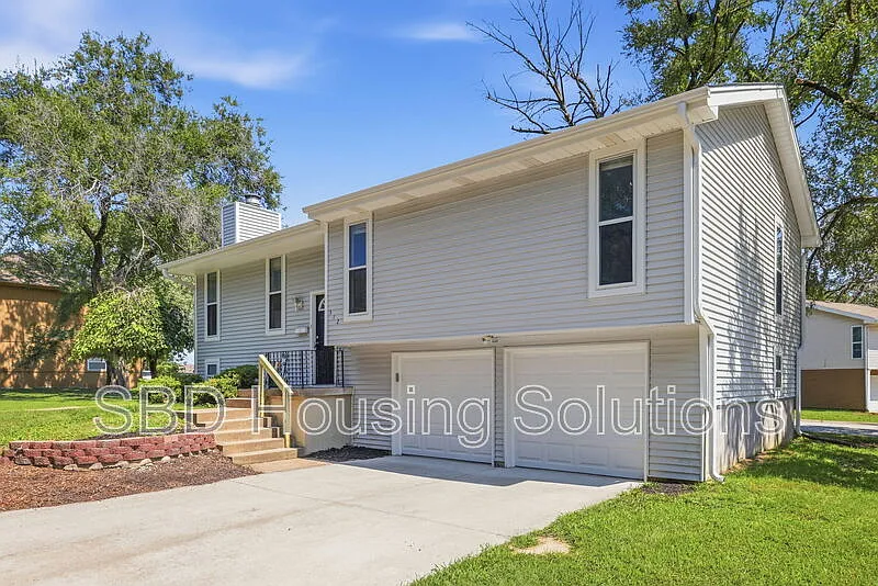 3 bed, 2.5 bath, $1,999 — Photo 2