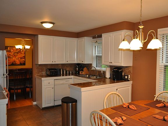 3rd image of 623 Forestridge Dr