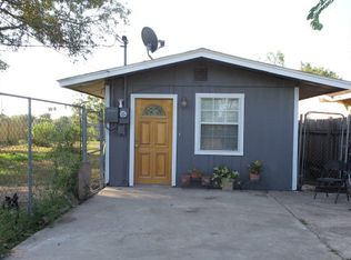40 Robbin St, Uvalde, TX 78801