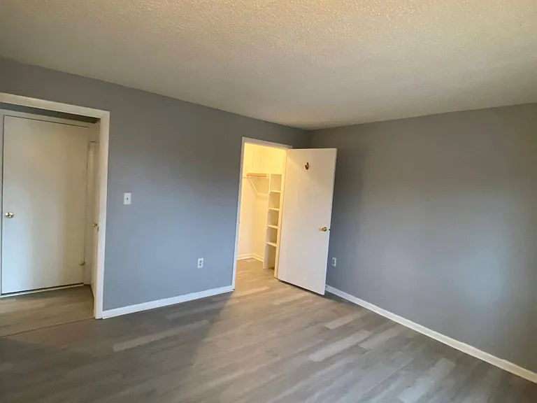 1208 Ravens Crest Dr — Photo 11