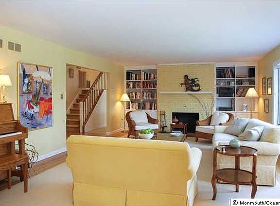 3rd image of 48 Shrewsbury Dr
