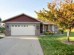1230 Red Cedar Ct, Onalaska, WI 54650