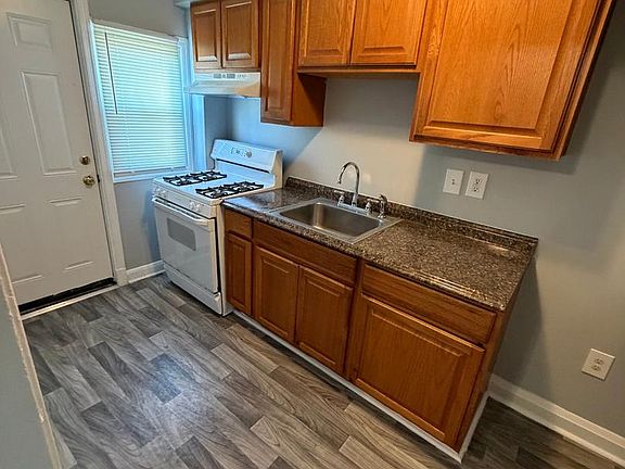 4th image of 3809 Elmley Ave