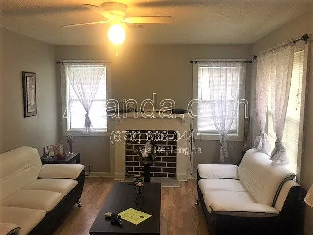 3 bed, 3.0 bath, 1295 sqft, $2,375 — Photo 3