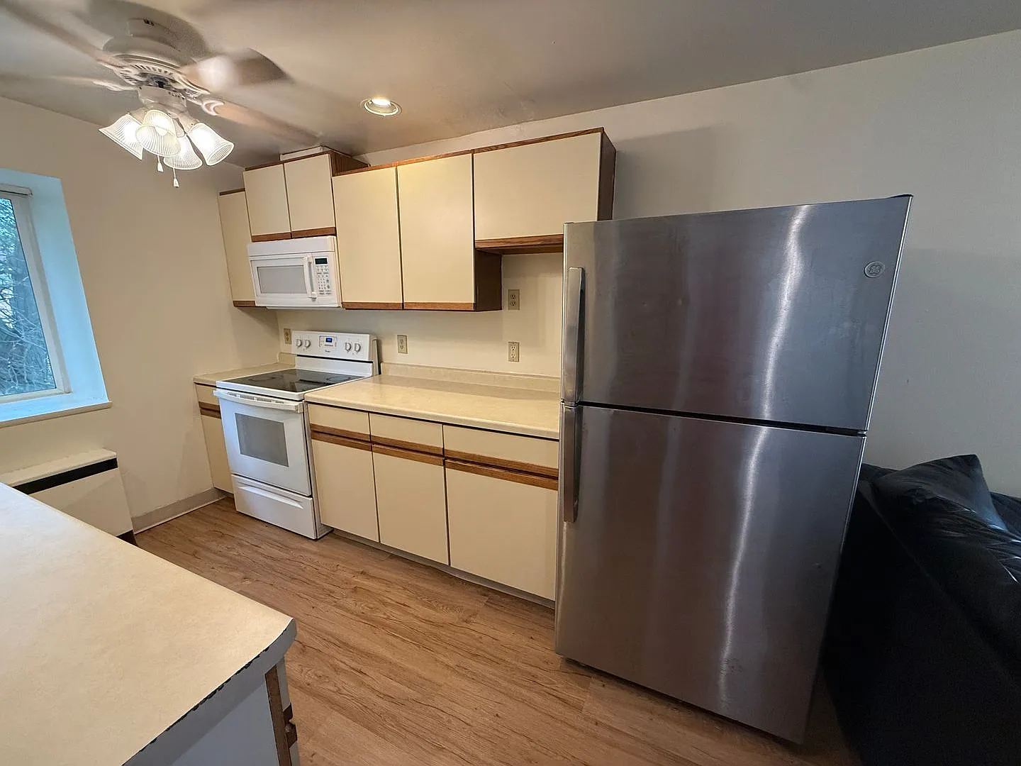 5 bedroom with Balcony on Langdon St! — Photo 3