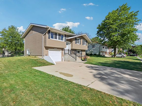 2nd image of 1034 S Cedarcrest Dr