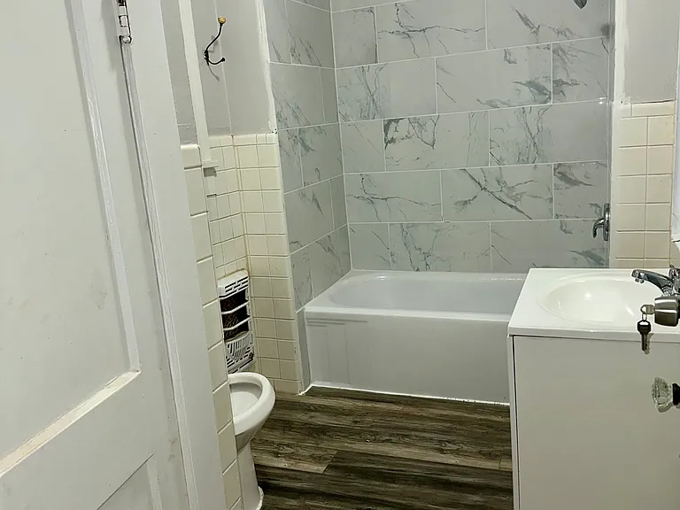 514 S College St — Photo 16