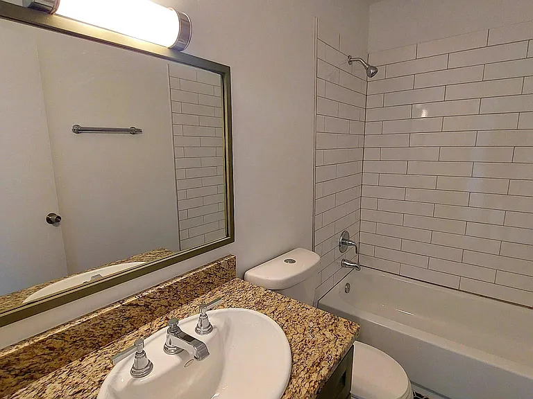 1004 Clay St — Photo 27