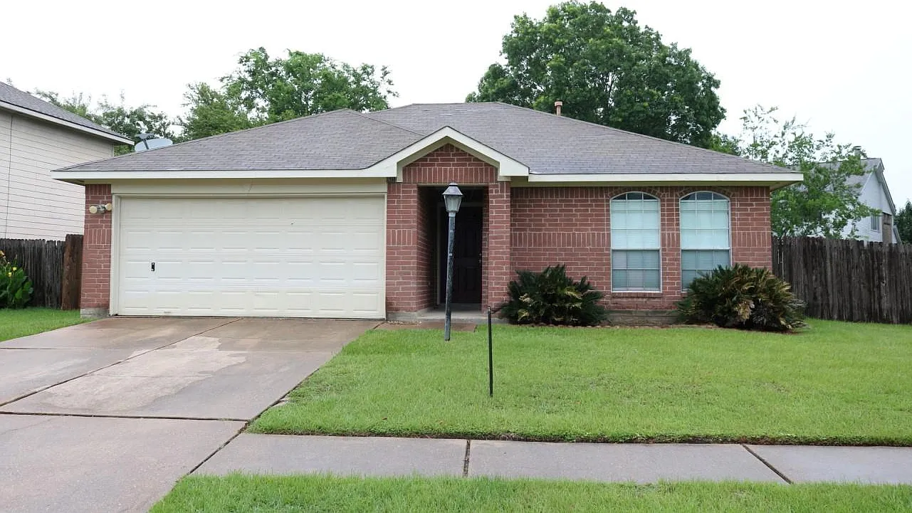 3 bed, 2.0 bath, 1232 sqft, $1,525 — Photo 1
