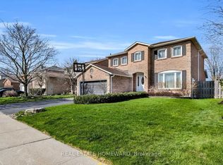 784 Hill Gate, Newmarket, ON L3Y6M2