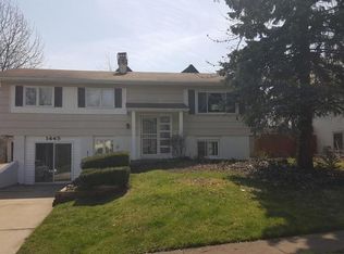 1445 Gentry Rd, Hoffman Estates, IL 60169