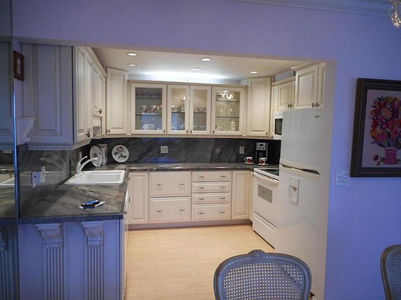 3rd image of 302 Wellington M #3020