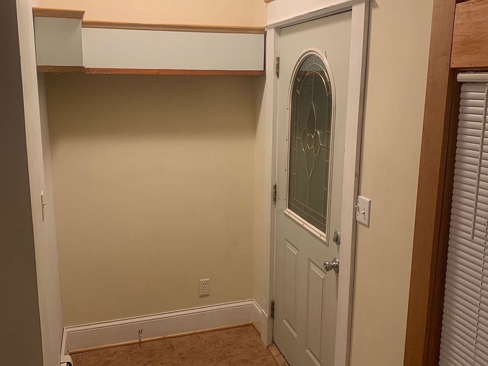 Front Entry - Hooks for coats under wall unit