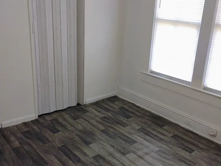 1104 Tyler St — Photo 8