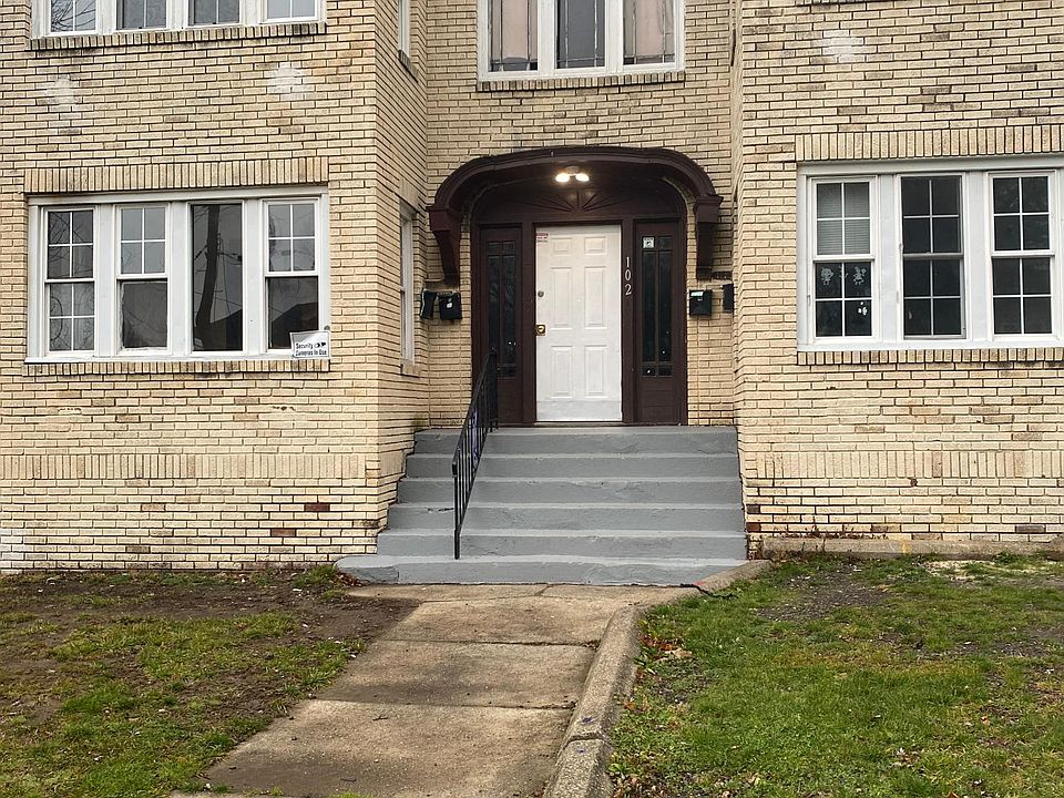 1st image of 102 E Philadelphia Ave #102