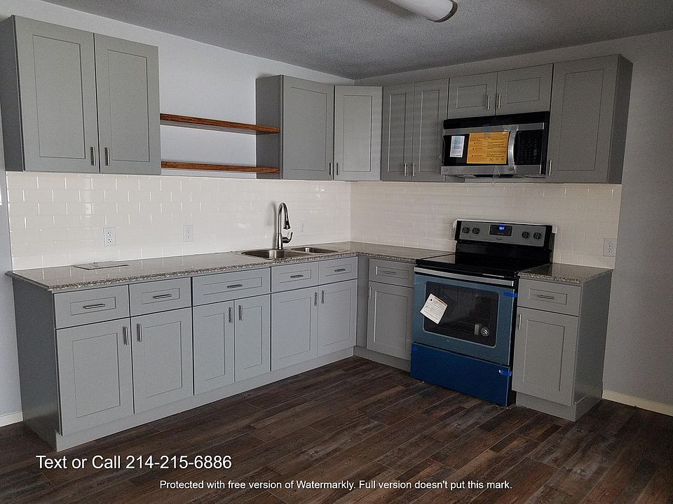 Nice roomy kitchen with new cabinets and granite countertops