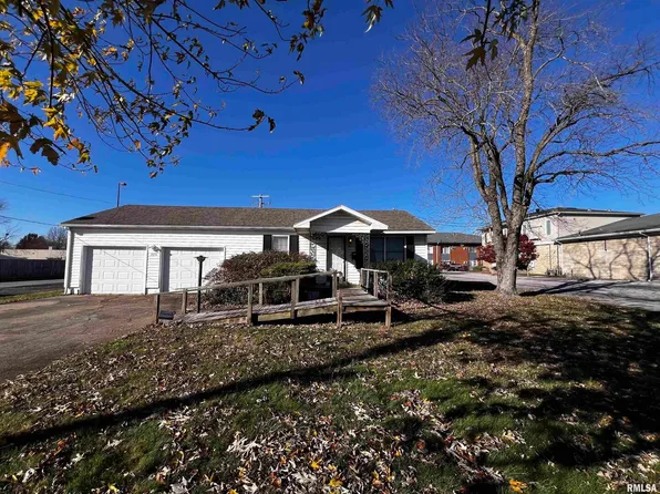 920 N Bentley St, Marion, IL 62959