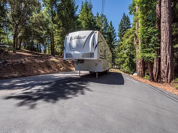 3rd image of 375 Manzanita Ave