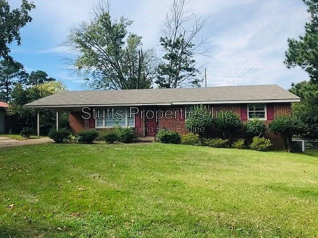 3 bed, 2.0 bath, 1370 sqft, $1,195 — Photo 1