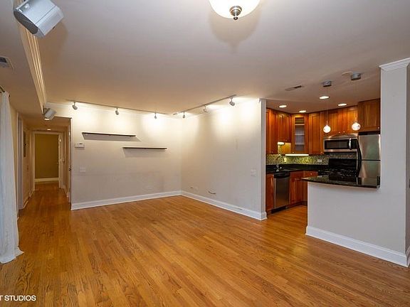 3rd image of 2131 N Larrabee St APT 6105
