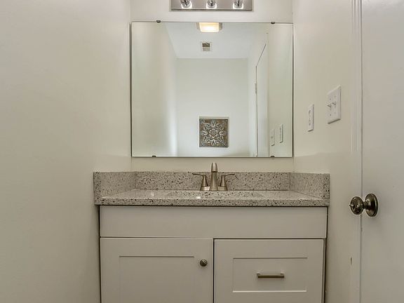 3rd image of 1049 Parkside Ct S