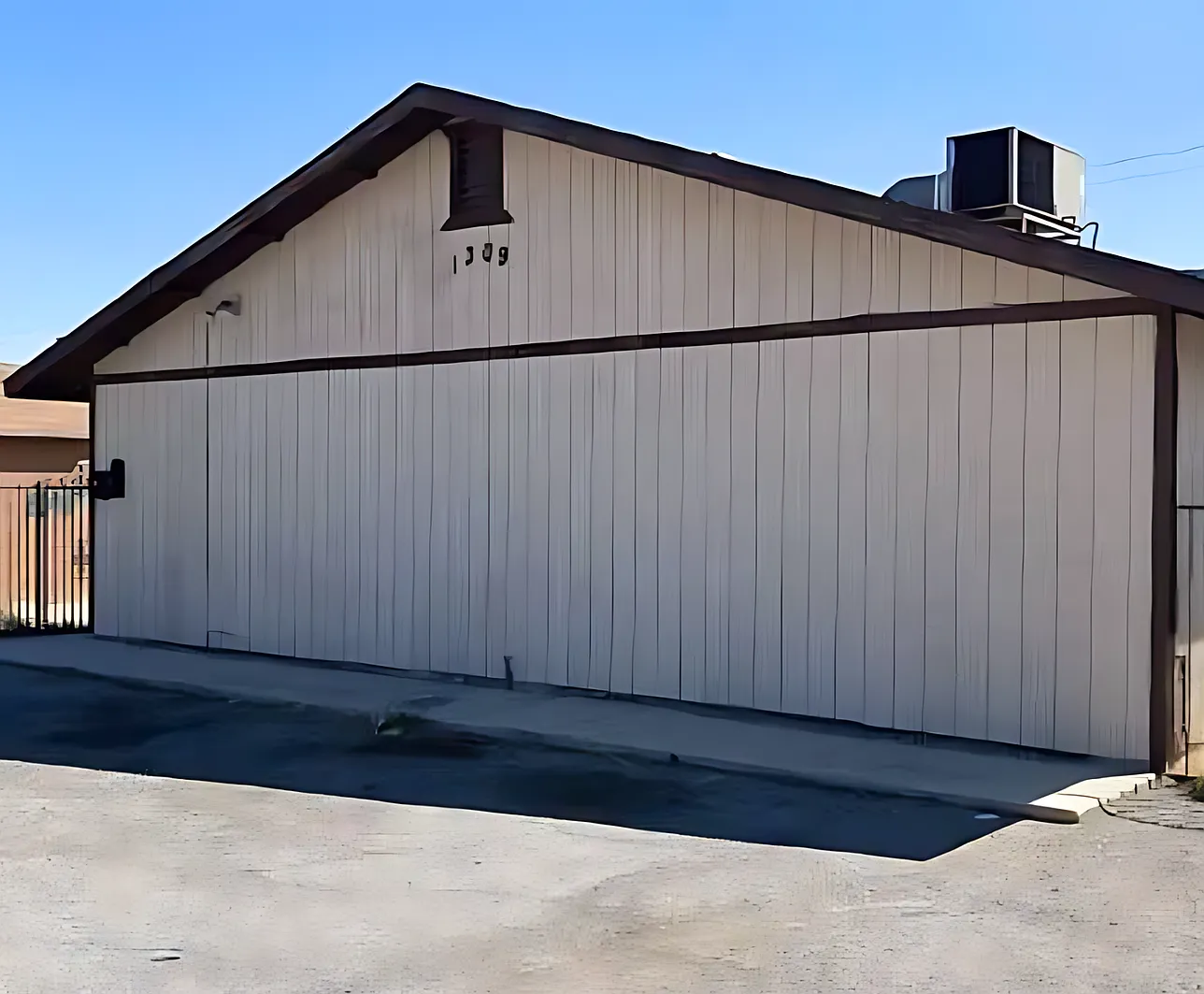 E. Cartier Ave 1309 — Photo 2