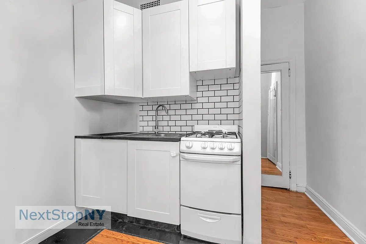 233 East 54th Street — Photo 2