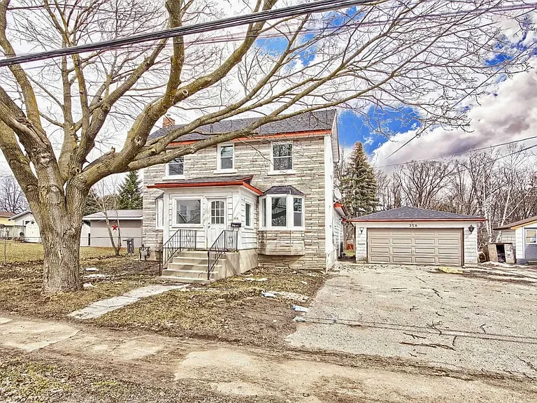 358 Gill St #UPPER — Photo 2