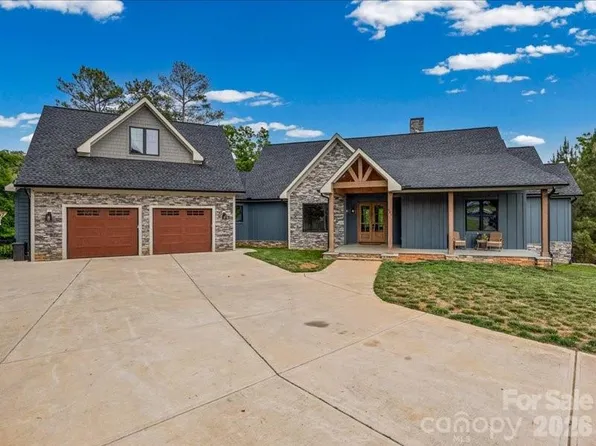 521 Rosebush Ln, Clover, SC 29710