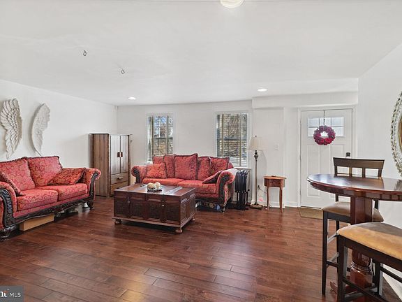 2nd image of 807 Harmony Ave