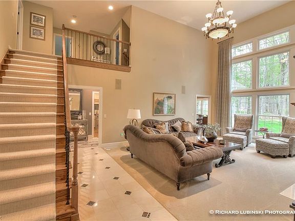 5th image of 775 Meadowbrook Dr
