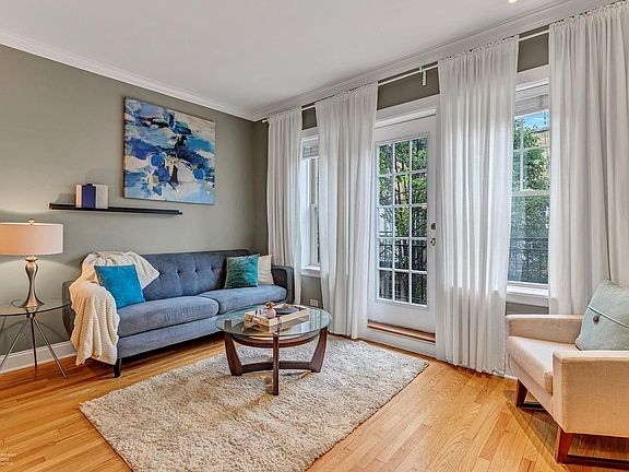 4th image of 2239 N Lincoln Ave #C3