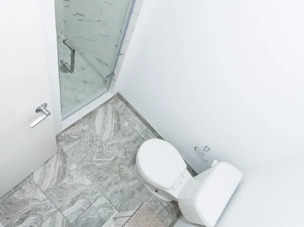 689 Leonard Street image 5 of 24