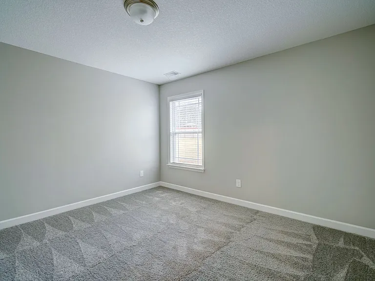 732 Shelburne Ln — Photo 40