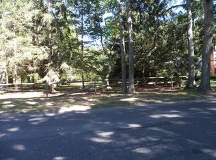 272 Waterford Rd, Oakdale, NY 11769